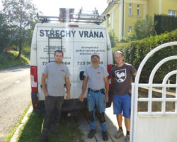 Střechy Vrána - syn, otec + 1 Střechy Vrána - syn, otec + 1